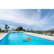 #158 Panorama Flat with pool by HomeHolidays