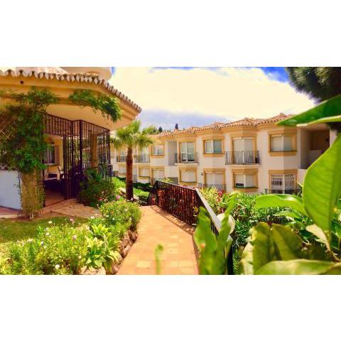 2-Bed Apt in Sitio de Calahonda under 2km to beach