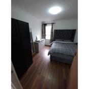 2 bedroom flat in SW London