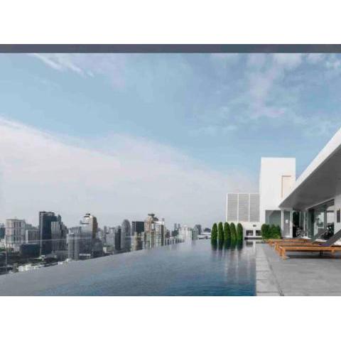 2 Bedrooms, 300 metres BTS Ekkamai,Sukhumvit