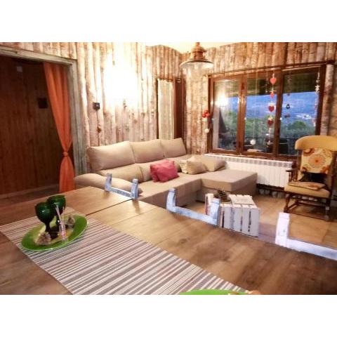 3 bedrooms house with lake view enclosed garden and wifi at Llimiana