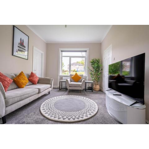 4 Bedrooms Homely House - Sleeps 6 Comfortably with 6 Double Beds,Glasgow, Free Street Parking, Business Travellers, Contractors, & Holiday-Goers, Near All Major Transport Links in Glasgow & City Centre