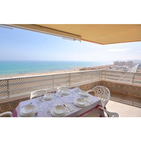 7th floor beachfront apartment with stunning views