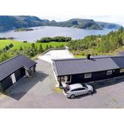 8 person holiday home in Sundlandet