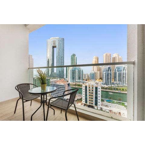 A Living Luxury Studio - Studio One Dubai Marina