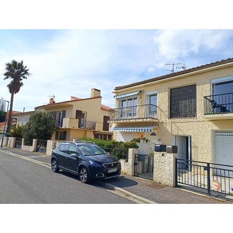 A Saint Cyprien, appartement rénové,250m de la mer