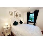 A Stylish Two-Bedroom Flat-Free Parking-CityCentre