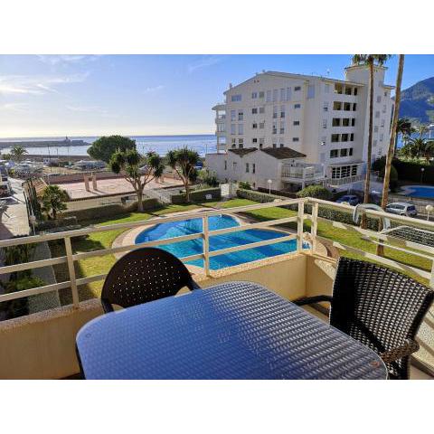 Acogedor apartamento frente al mar con piscina