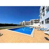 Albufeira Classic With Pool by Homing
