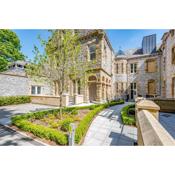 Alice House Stone Cross Mansion