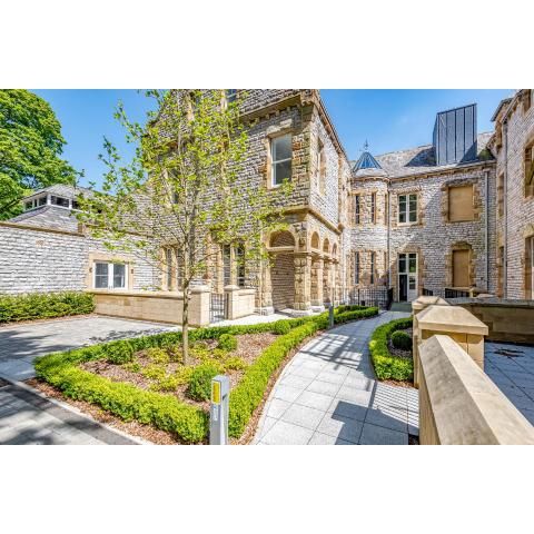 Alice House Stone Cross Mansion