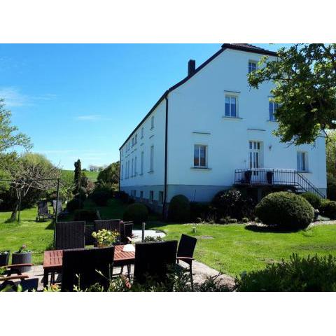 Altes Bauernhaus im Grünen