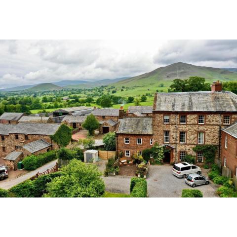 Amazing 2BD Apartment -Upper floors of Dufton Hall