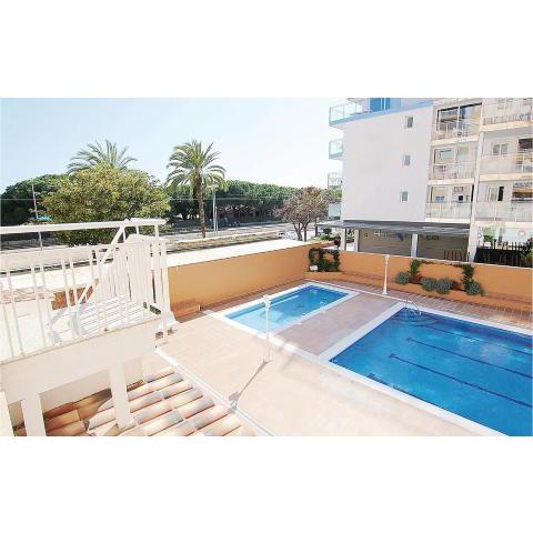 Amazing apartment in Malgrat de Mar with 3 Bedrooms, WiFi and Outdoor swimming pool