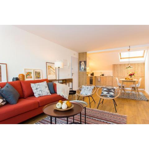 Amazing City Center 2 bdr flat!