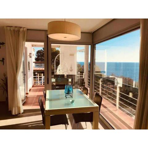 Apartamento Cala Salionç Playa frente a la playa y encima del Mar