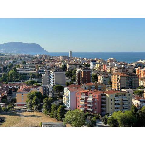 Appartamento vista mare e Conero appena ristrutturato