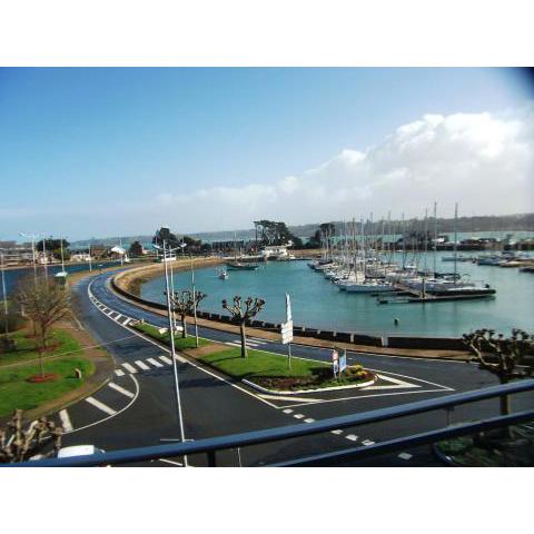 Appartement d'une chambre avec vue sur la mer terrasse amenagee et wifi a Perros Guirec a 1 km de la plage