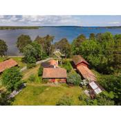 Architect-designed cottage in Drag with a panoramic view of Dragsviken