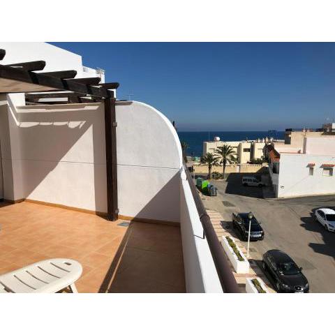 Ático con terraza y vistas en Carboneras