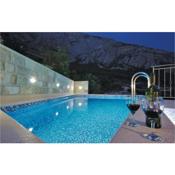 Awesome home in Makarska with 3 Bedrooms, Jacuzzi and WiFi