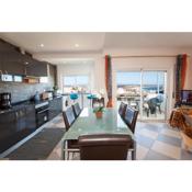 B17 - The Stunning Seaview Apartment