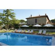 Beautiful 2-storey villa in Todi (room for 18)