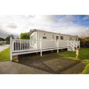 Beautiful Caravan With Decking At Breydon Water Holiday Park Ref 10028cw