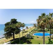 Beautiful front-line beach apartment in Estepona.