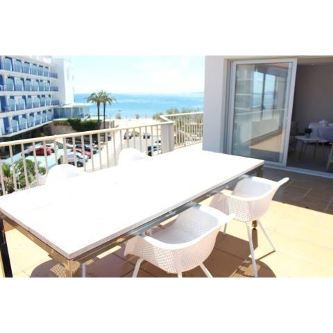 Beautiful loft, huge sunny terrace, view over the beach and sea