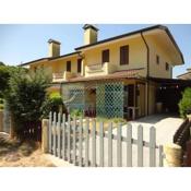 Beautiful Villa For six People-pool-tv-ac