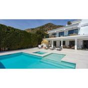 Beautiful villa with private pool and jacuzzi Ref 202