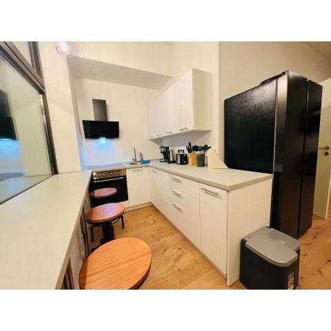 Big Apartment l 18 Beds l Free Parking l WiFi l