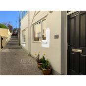 Bijou Beery, beautiful garden flat in village location