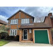 Binfield - Spacious Luxurious Four Bedroom House