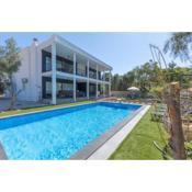 Bodrum Bliss: Stunning Flat w Pool and Garden