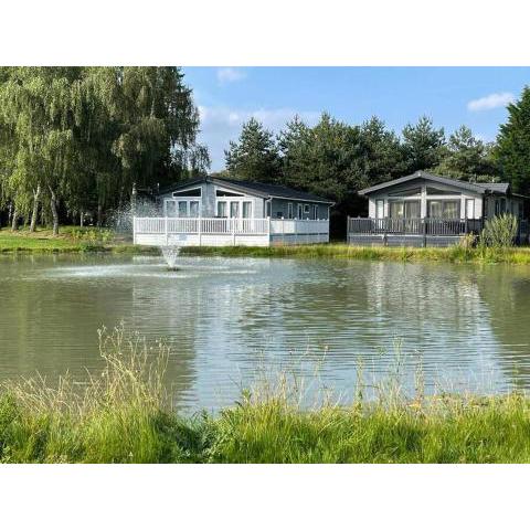 Bramble Lodge with Hot Tub