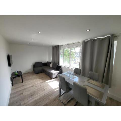 Bright Modern 3 Bedroom Apartment