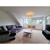 Bright top floor, 1 bed apartment in great location