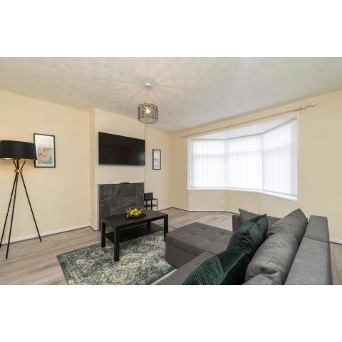 Bristol Place - Entire 3 Bedroom Home with Parking & Garden - Groups & Families
