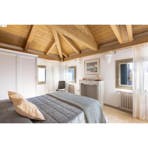 Ca' Cappello Venice Apartment 2 with Canal View