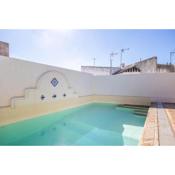 CASA PALACIO SXVIII CON PISCINA en centro histórico de SEVILLA