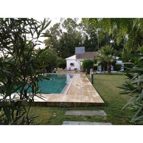 Chalet con Piscina - LAS ADELFAS