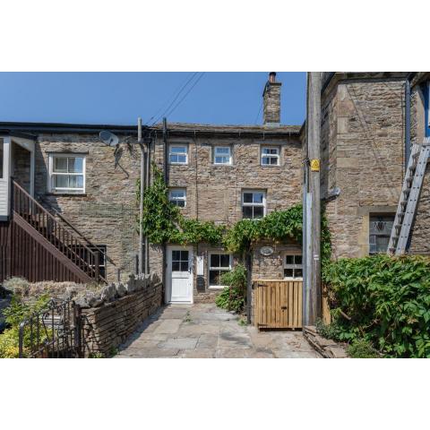 Chapel Cottage with Log Burner (Dog Friendly)