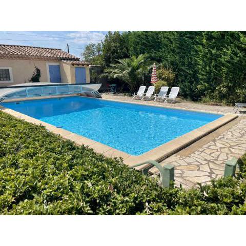 CHARMANT LOGEMENT AVEC PISCINE EN PROVENCE