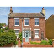 Charming 2 double bed cottage style house