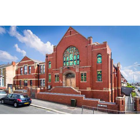 Charming Church Conversion close to the Tower