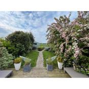 Charming North Norfolk flint cottage