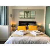 Cliftonville, en-suite room, fridge microwave TV, great value homestay near the sea