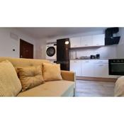 Contemporay Studio w Floor Heating, See-Through Bath, Queen Bed, 55 TV'', Washer & Dryer